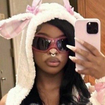 piinkcity's profile picture. manon. miyeon. pinkpantheress. @filetpantheress 💛