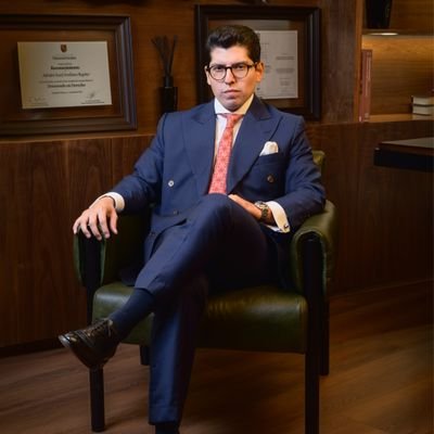 Adrianreginoo's profile picture. Penalista || Co-founder VMA || Profesor en @DerechoUNAMmx || @digestomx