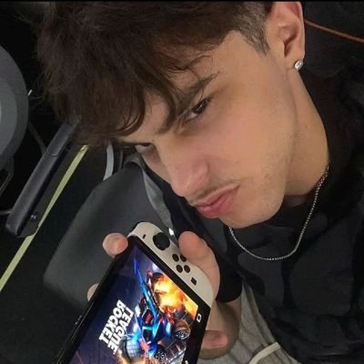 shianezee's profile picture. 