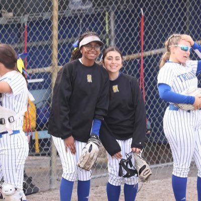 Hailey_Th0mas's profile picture. |HHS 27’| Beverly Bandits Conroy 16u| UST Commit 💜💜