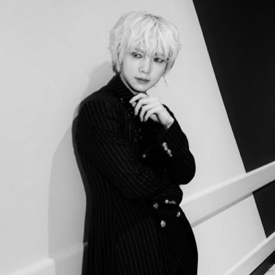 crowteez's profile picture. 🐟🐦‍⬛❄️ main | 26, MDNI | bi | disabled | kpop/LADS/dramas