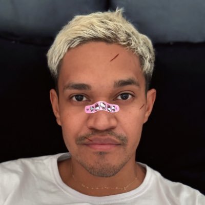 heywand's profile picture. artbitch, librarian, dominatrix