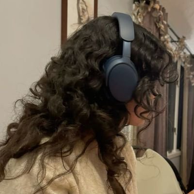 almondwreath's profile picture. ﹒ ˚ ១ 。she/her  •  picking up on reading now because my entire life was just fanfiction