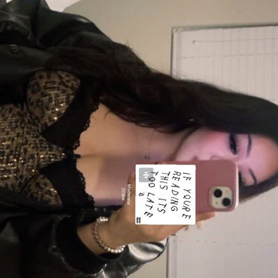 strawbrreey's profile picture. 