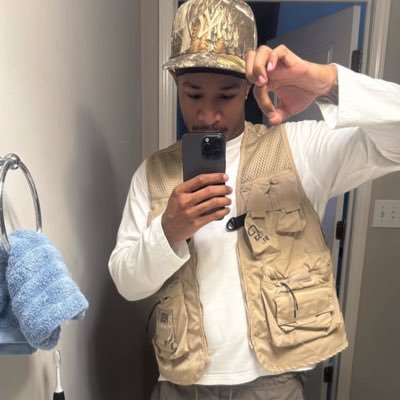 StroBanks's profile picture. smart man always win! M.O.B