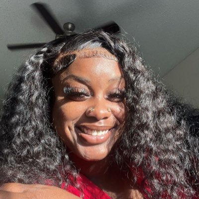 ladydeania's profile picture. 