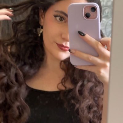 lisdaisie's profile picture. excellent fun 'til you get to know her