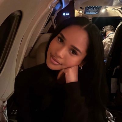 poutyfem's profile picture. the perfect girl, with an aura to match.