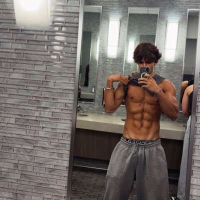 iperseusadonis's profile picture. 20 years old Cali guy 😝Snapchat: Brendenbonchi links below ⬇️ main account is @alphagodadonis