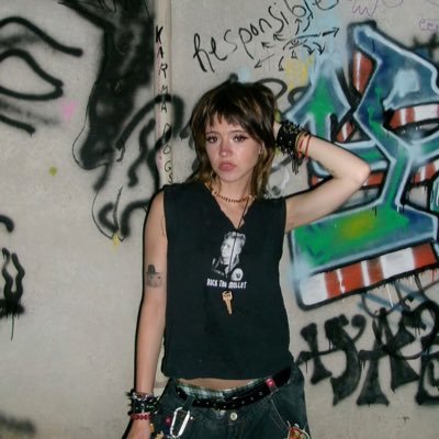 6ariop's profile picture. وتنمو مشاعر المرأة