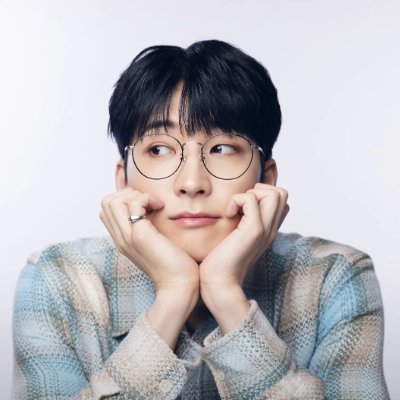 uyuuyuxxbye's profile picture. .