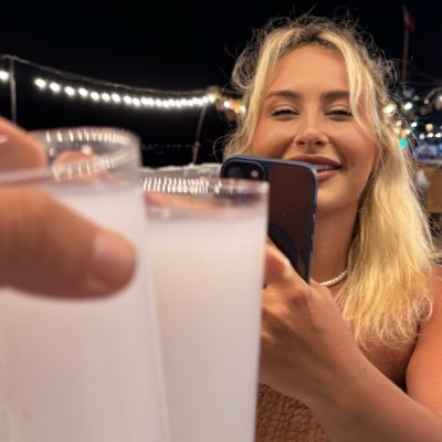 setenay's profile picture. Sağır , kör , dilsiz görünür kalbim ama bil ben aslında iyi biriyim.