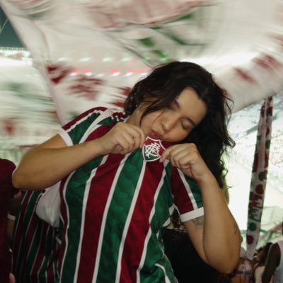 adryxnne's profile picture. i cry a lot but i’m so productive