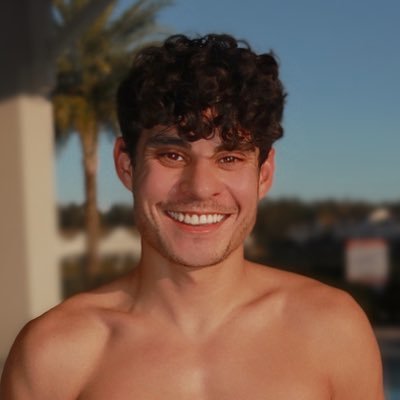 robbyreads's profile picture. author ✨ gay summer romance books ❤️‍🔥 beach reads