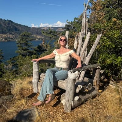 CMargaronis's profile picture. She/her | Harris-Walz | Thank you Joe 💙 | Biden-Harris | Aunt of trans niece | Aspiring Ally 🖤 ✡️ 🏳️‍🌈 🏳️‍⚧️| Fibro |🟦🟧 Biden4KHive