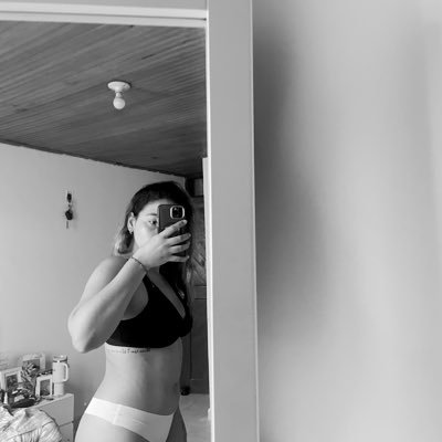 liadriana_'s profile picture. ⚕️
Estoy donde tú no llegas pq no te alcanza. 🫶🏼