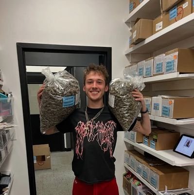 zachscheels4's profile picture. 🍃❄🧂🍄 
WORLDWIDE DELIVERY🛳✈