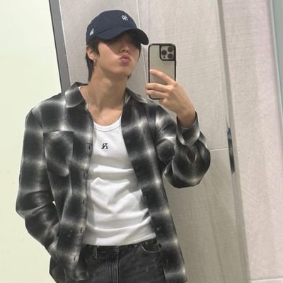 soiemilyok's profile picture. 𝐦e 𝐦𝐞 m𝐞...  「 𝟏𝟓 /she」

                                                      Han Jisung is everything. 🚬🚬