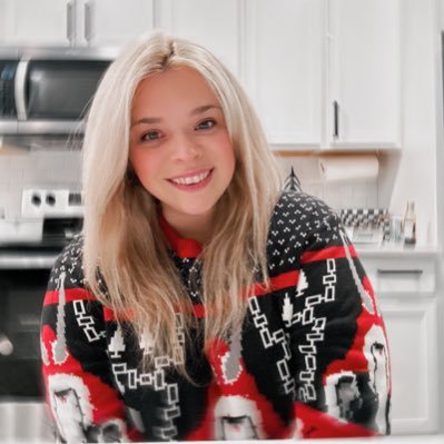 TheSpookyGhoul's profile picture. Hi! I’m Jen. Spooky lives here. Modern Gothic. Everyday Lifestyle. 🖤💀