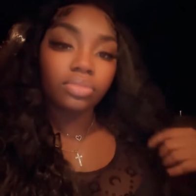 Milannnn21's profile picture. FOREVER CHYNA 💜💜