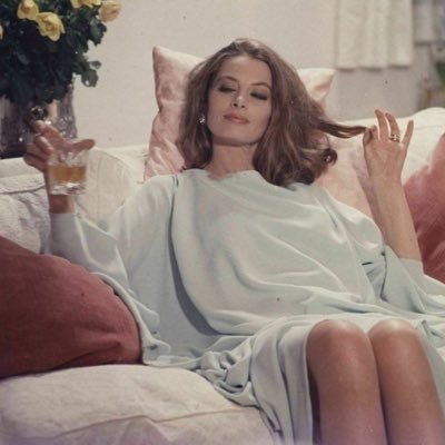 opulisse's profile picture. Better than I seem, less than perfect.