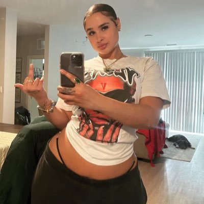 GirardJanae's profile picture. you wanna lurk so bad