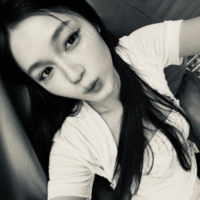 Nina__cll's profile picture. 18 / french eyekon