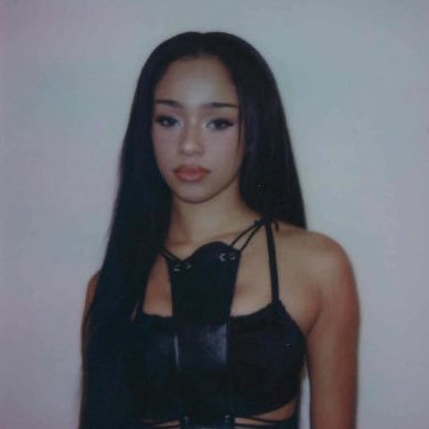 eyekonicbaddie's profile picture. ✩₊˚.⋆☾⋆⁺₊✧