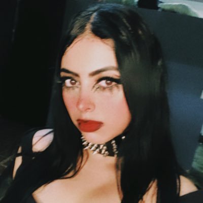 theblaiirwitch's profile picture. 30| Bienvenidos a mi cuenta, donde mis tweets son reflejo de mis crisis emocionales, y realidades. Emo moderna, escritora en mis tiempos libres.