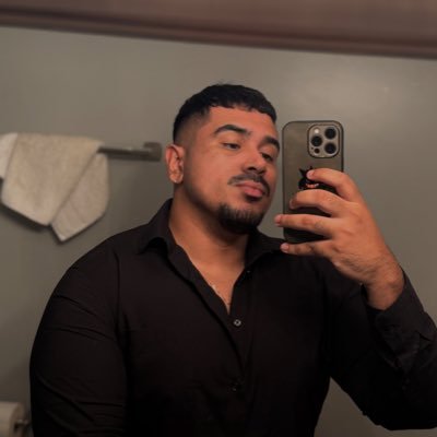 ChampagnePupusa's profile picture. 🇸🇻
