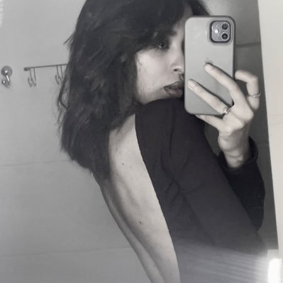 sleepypolyy's profile picture. personalidade feliz, alma triste.