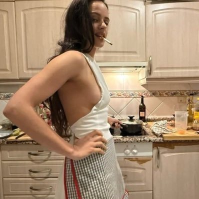 aneriuqam's profile picture. I’m your fav reference | estoy en @armysperonistas