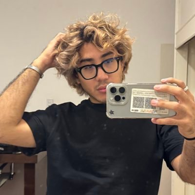 IrvinCastellan9's profile picture. coquette boy / ig:irvin_cov_