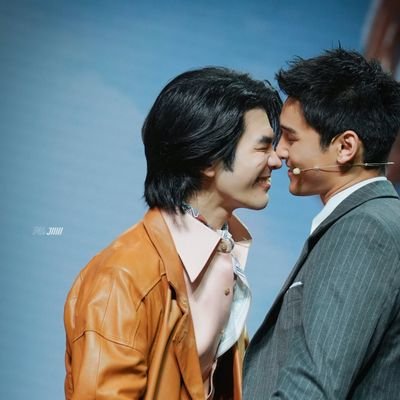 notwiccawrites's profile picture. she/her/they 🌈 aro/ace || fan account for mileapo; soneuro; jeff satur || KinnPorsche & Shine brainrot || fic writer & loyal subject to feline overlords 🐈🐈