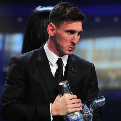 Leonz10x's profile picture. Choose the best player for every position, and you’ll end up not with a strong XI, but with 11 strong 1’s.