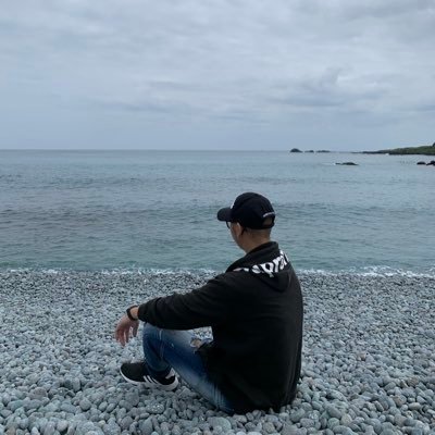 fiock06180214's profile picture. 台中人，25歲，目前從事建築業
平常休閒喜歡打羽球