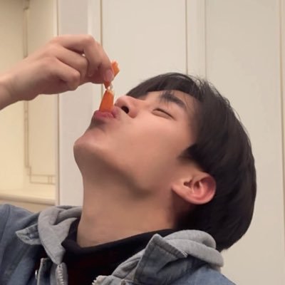 pxrzktle's profile picture. ✦. ⊹ ˚ . little&firstone : 🎱