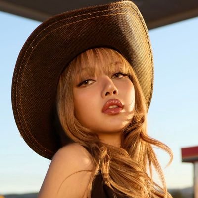 sequioxa's profile picture. azi’s mom.