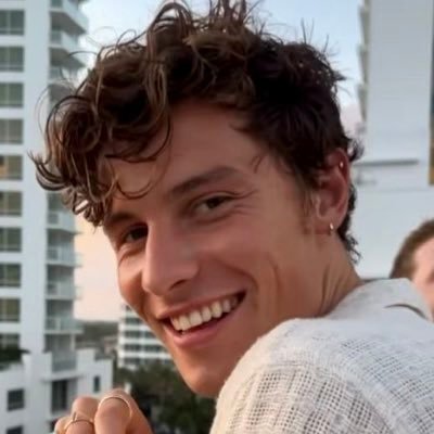 celebrsties's profile picture. obsessed w celebrities