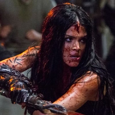 oMuHJeSTiC's profile picture. my necklace is wet like the poolside