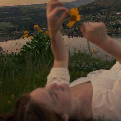 cookie7899's profile picture. PLEASE HESITATE TO CONTACT ME🐊