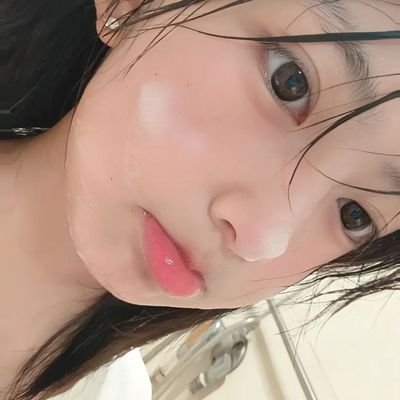 ewlynie's profile picture. 