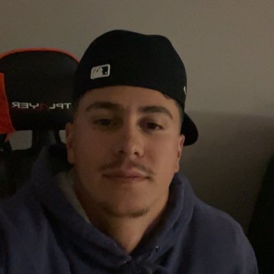 Deeewyne's profile picture. @Kyanyvng 💜🕊