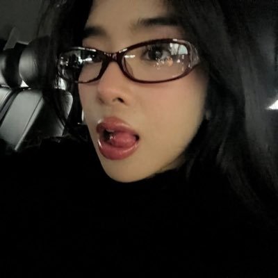 vyapoem's profile picture. i’m just a lesbian poet trying to survive