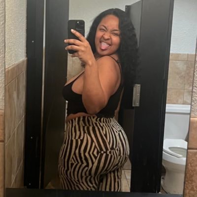 sayitsantonia's profile picture. Tap the link 🔗 ⬇️ Free to follow me 😇