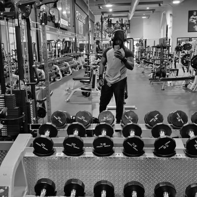 dam32671's profile picture. 