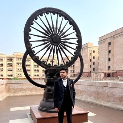 Kshitij_oo9's profile picture. Lawyer's life