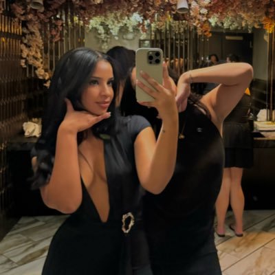 h___elizabeth's profile picture. †