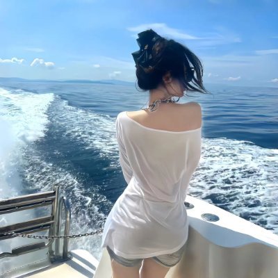 ykbyuq's profile picture. Don't watch the clock; do what it does. Keep going
Sweden has shown me that the world is vast and beauty has no end