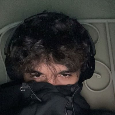 _385j's profile picture. أنا والكِتمان والمُكابر والعناد أحبَاب.